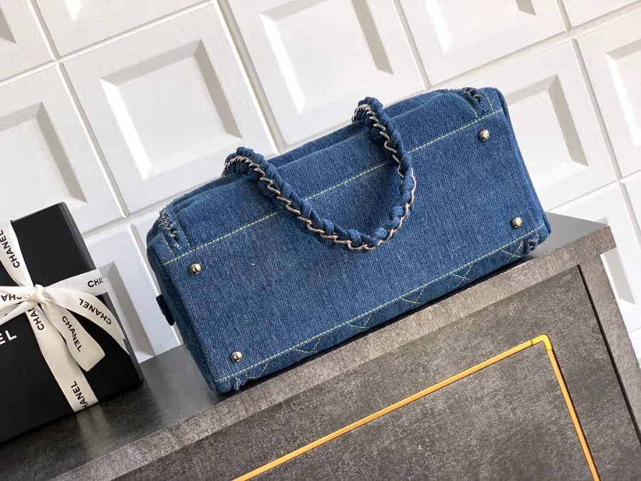chanel_denim_bostonbag_2240000601656_bottom.jpg