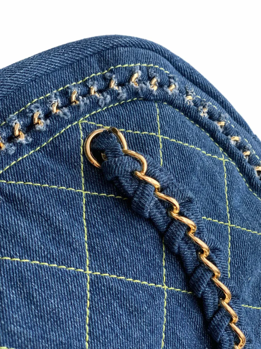 chanel_denim_bostonbag_2240000601656_detail_02.jpg