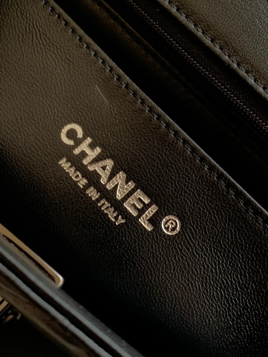 chanel_latest_mini_grained_lambskin_20bag_as2431_detail_04.jpg