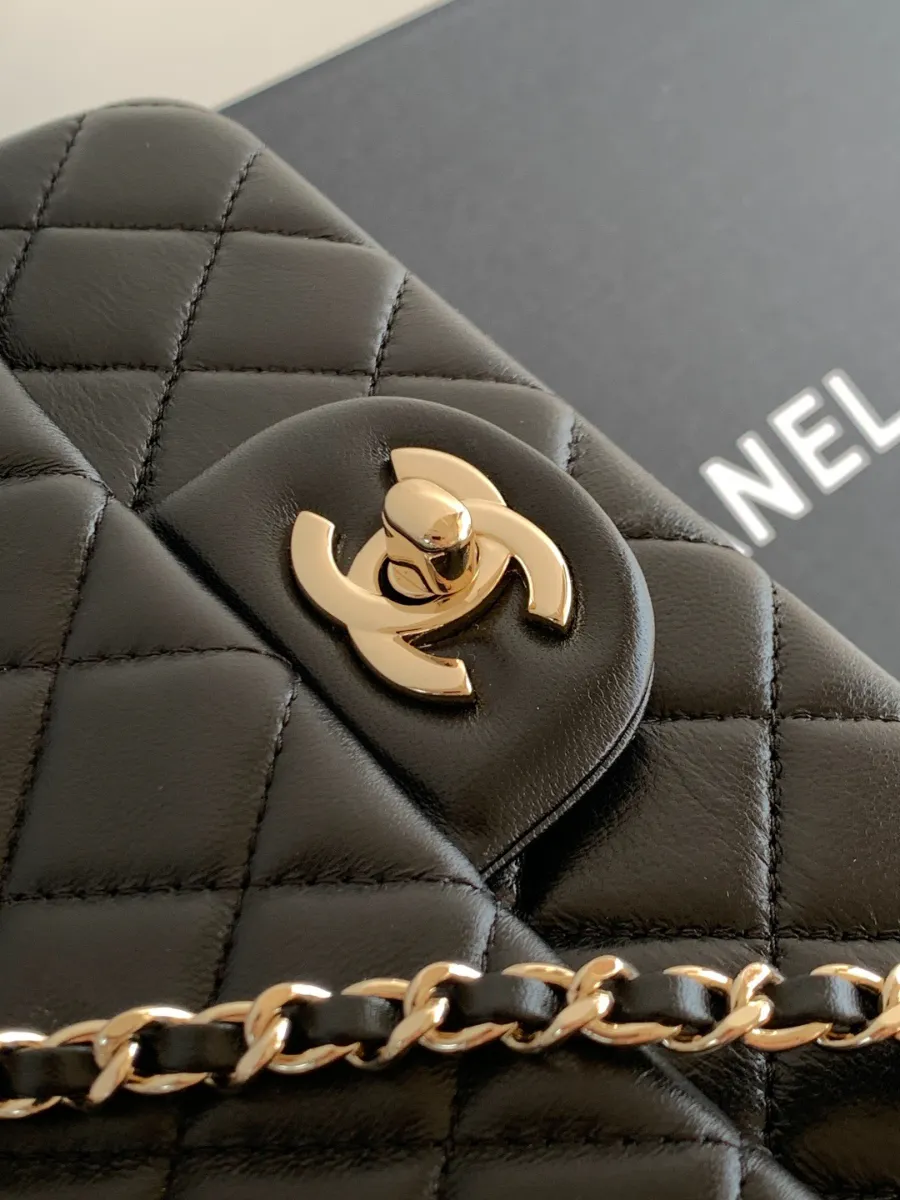 chanel_latest_mini_grained_lambskin_20bag_as2431_detail_02.jpg