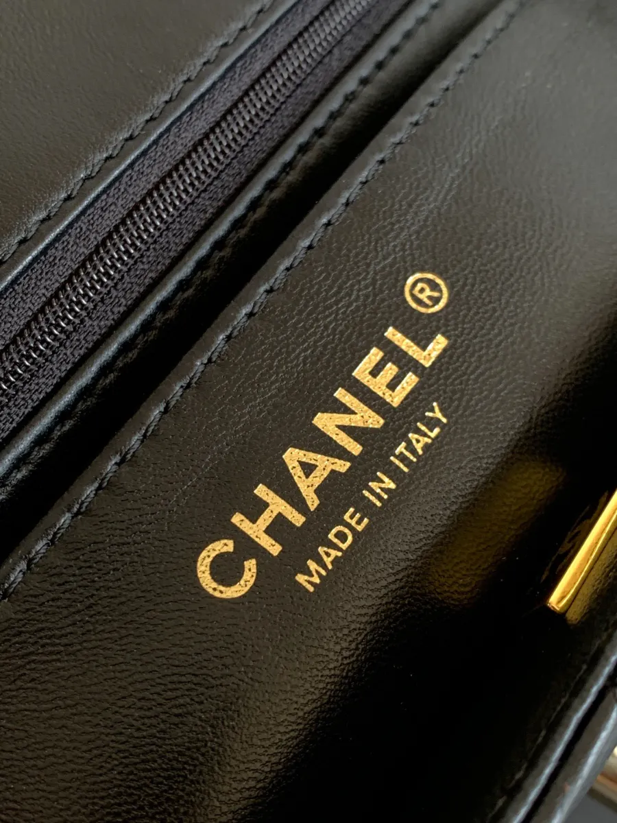 chanel_latest_mini_grained_lambskin_20bag_as2431_detail_04.jpg