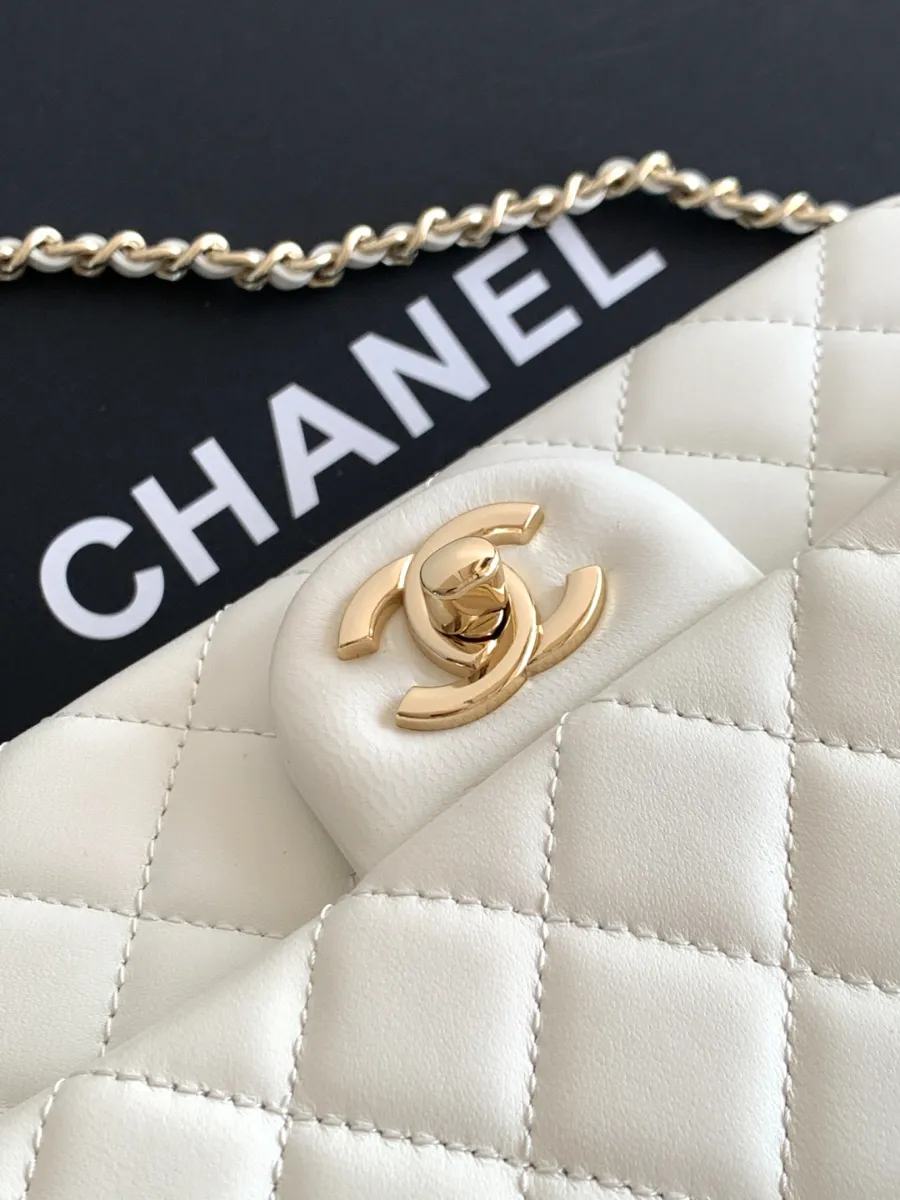 chanel_latest_mini_grained_lambskin_20bag_as2431_detail_02_1.jpg