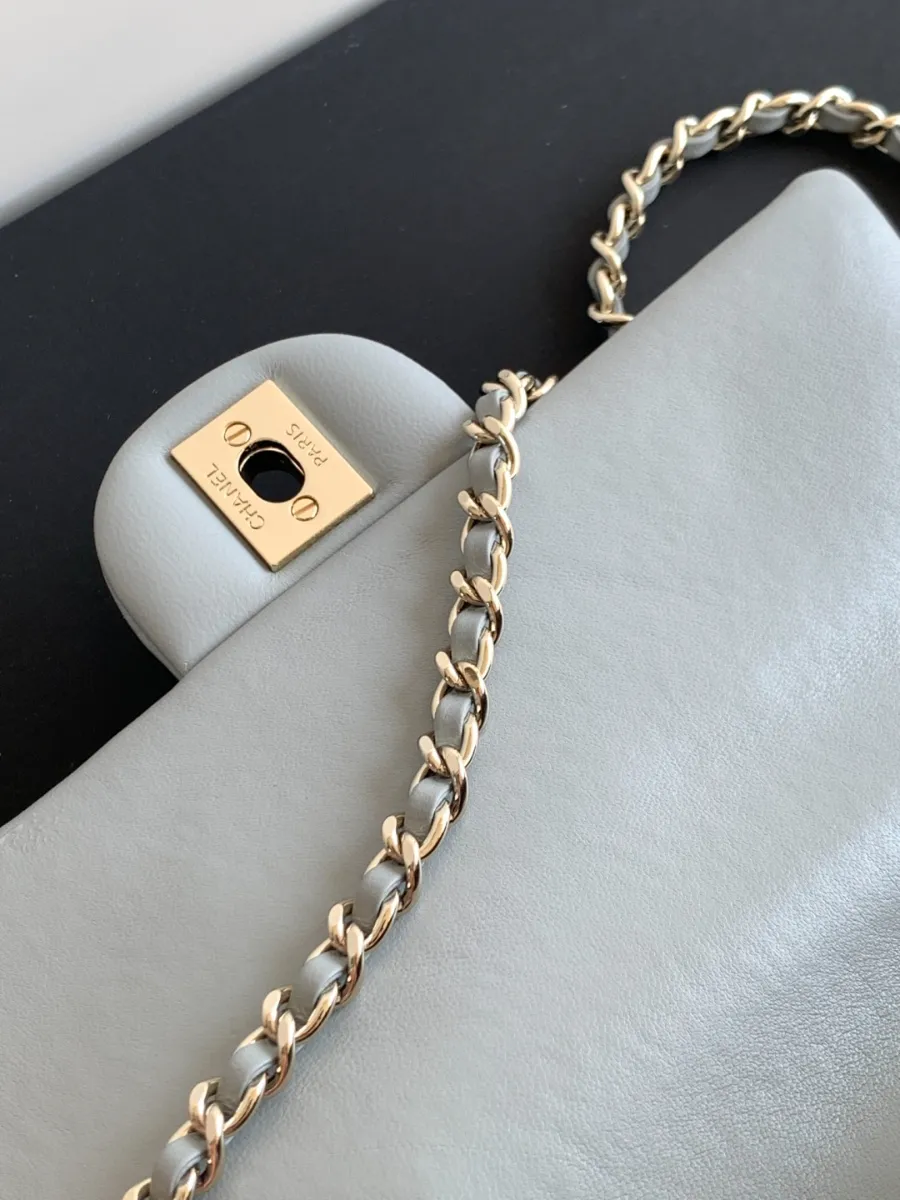 chanel_latest_mini_grained_lambskin_20bag_as2431_detail_03.jpg