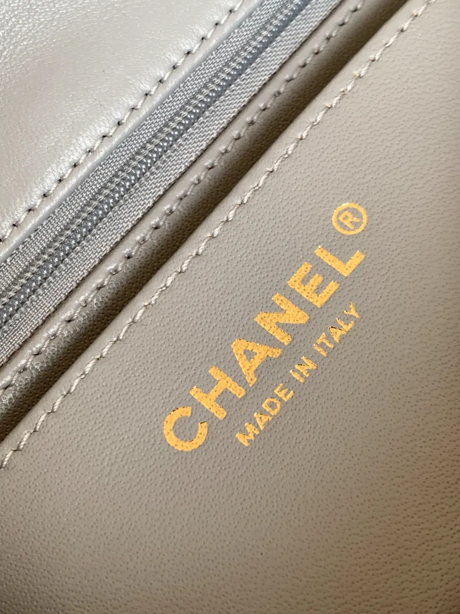 chanel_latest_mini_grained_lambskin_20bag_as2431_detail_04.jpg