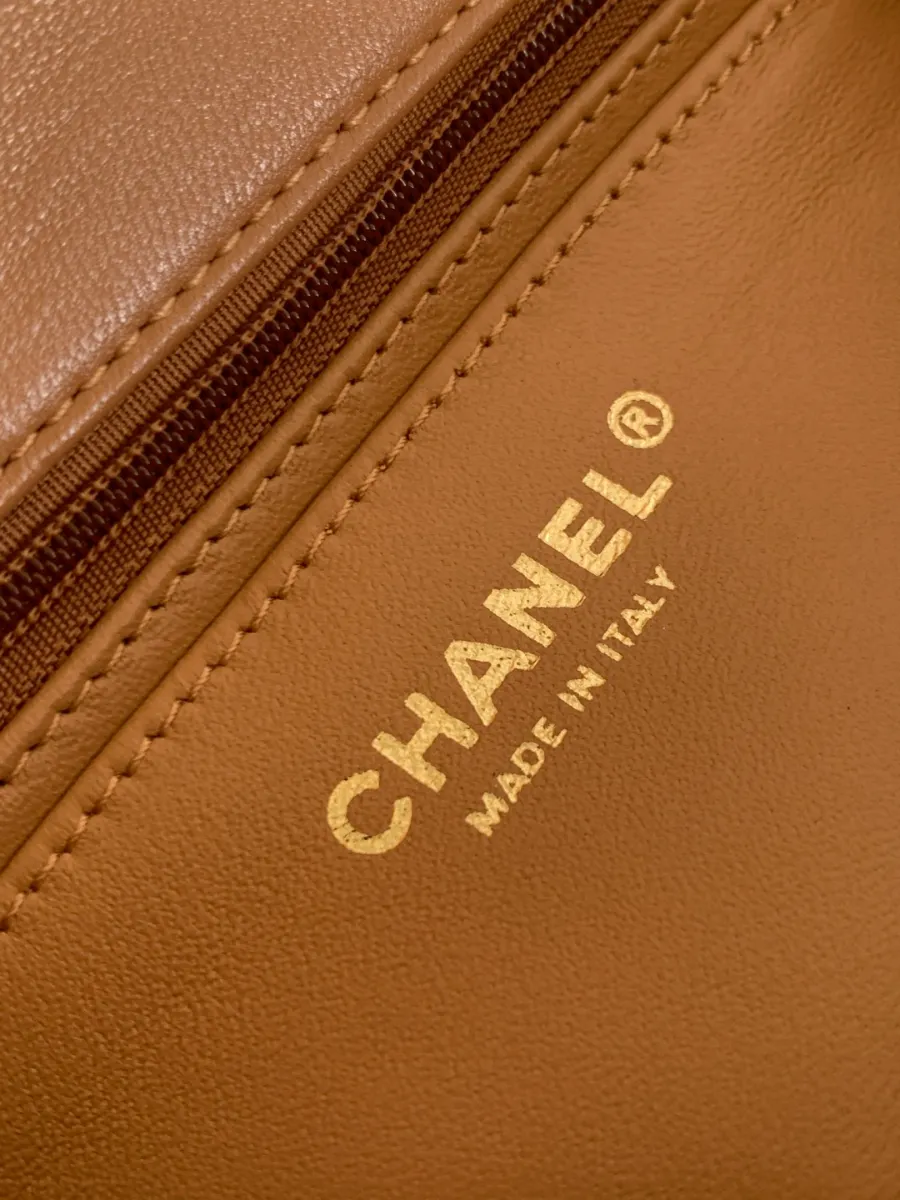 chanel_latest_mini_grained_lambskin_20bag_as2431_detail_04.jpg