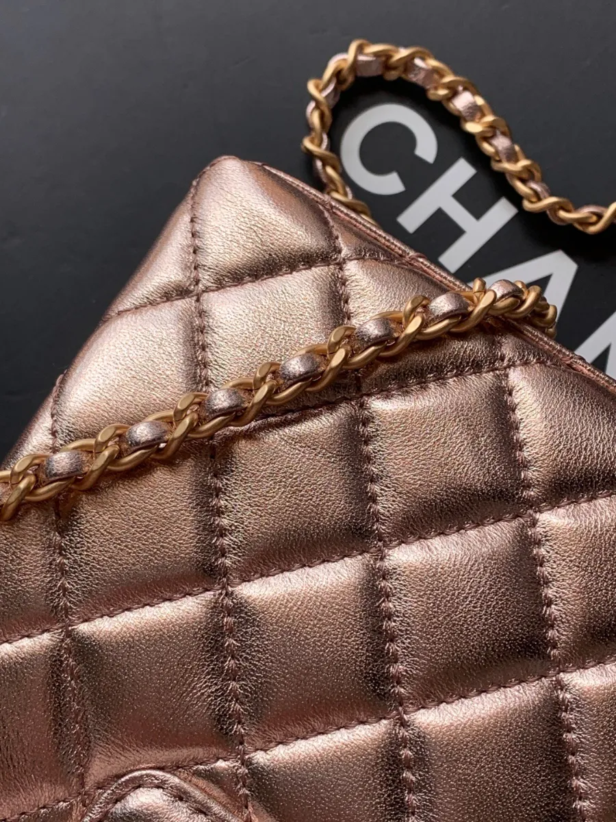 chanel_lambskin_kellybag_as4416_detail_02.jpg