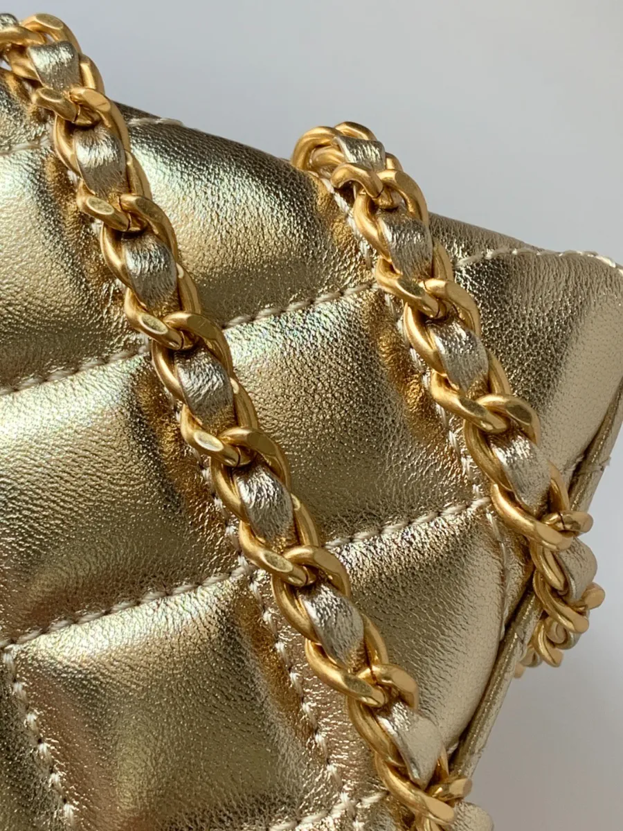 chanel_lambskin_kellybag_as4416_detail_03.jpg