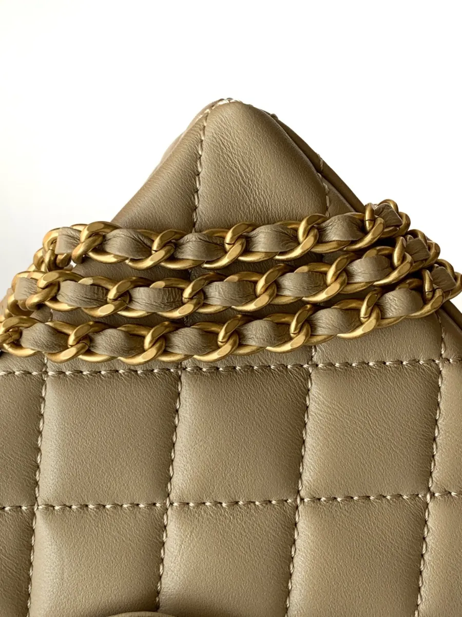 chanel_lambskin_kellybag_as4416_detail_04.jpg