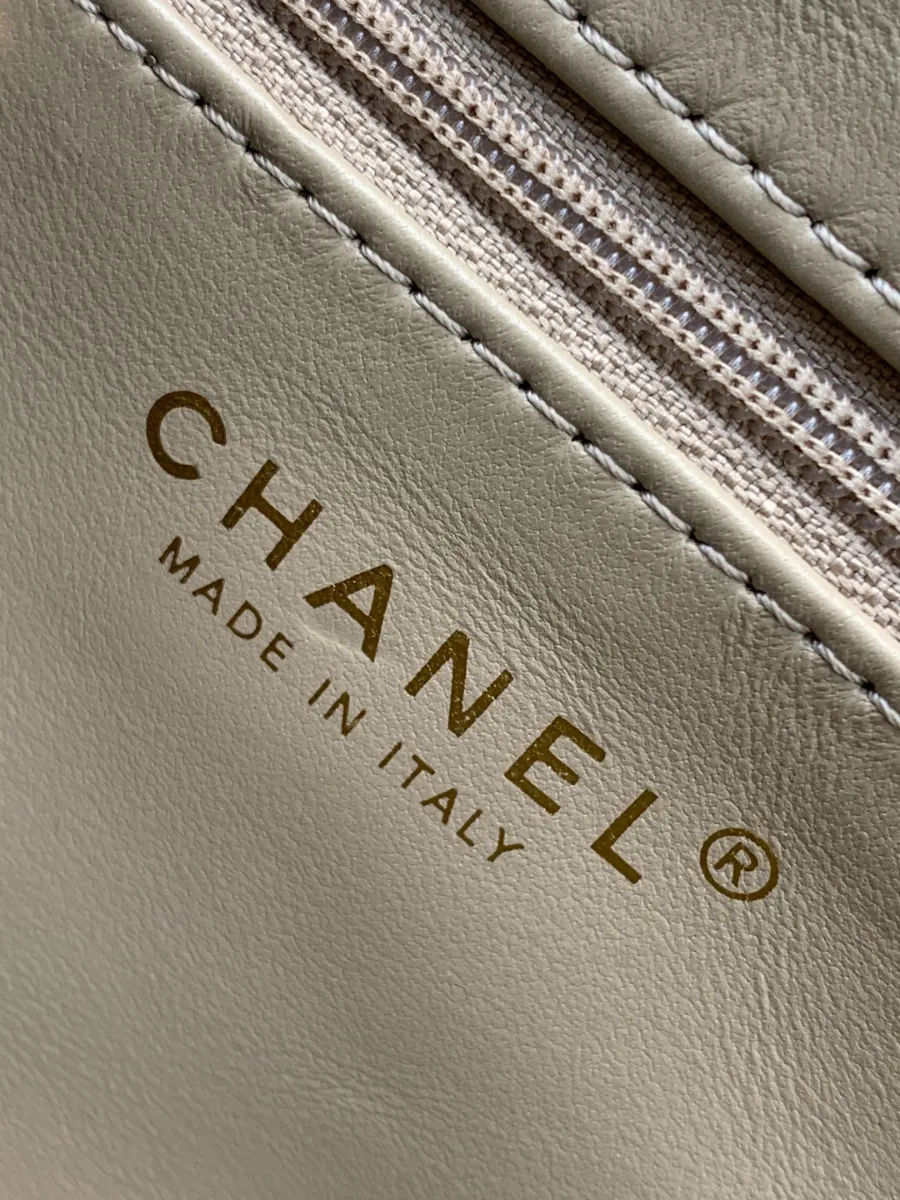 chanel_lambskin_kellybag_as4416_detail_05.jpg