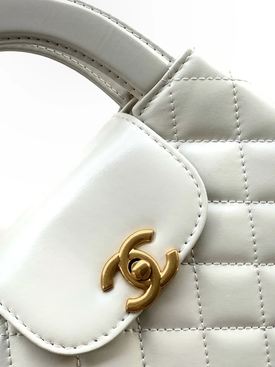 chanel_calfskin_kellybag_as4416_detail_02.jpg
