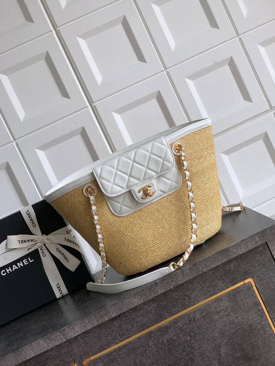 chanel_26c_latest_woven_totebag_as5951_front.jpg