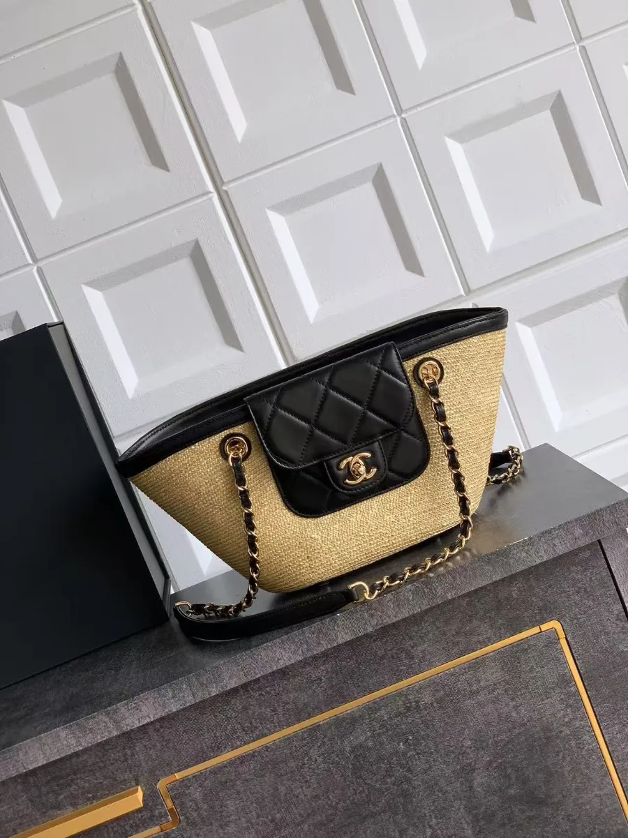 chanel_26c_latest_woven_totebag_as5951_front.jpg