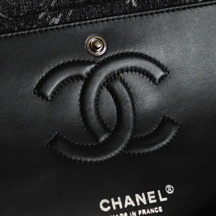 chanel_medium_denim_double_flap_shoulder_bag_detail_03.jpg