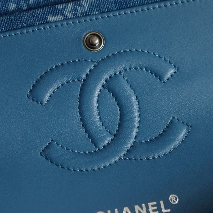 chanel_medium_denim_double_flap_shoulder_bag_detail_05.jpg