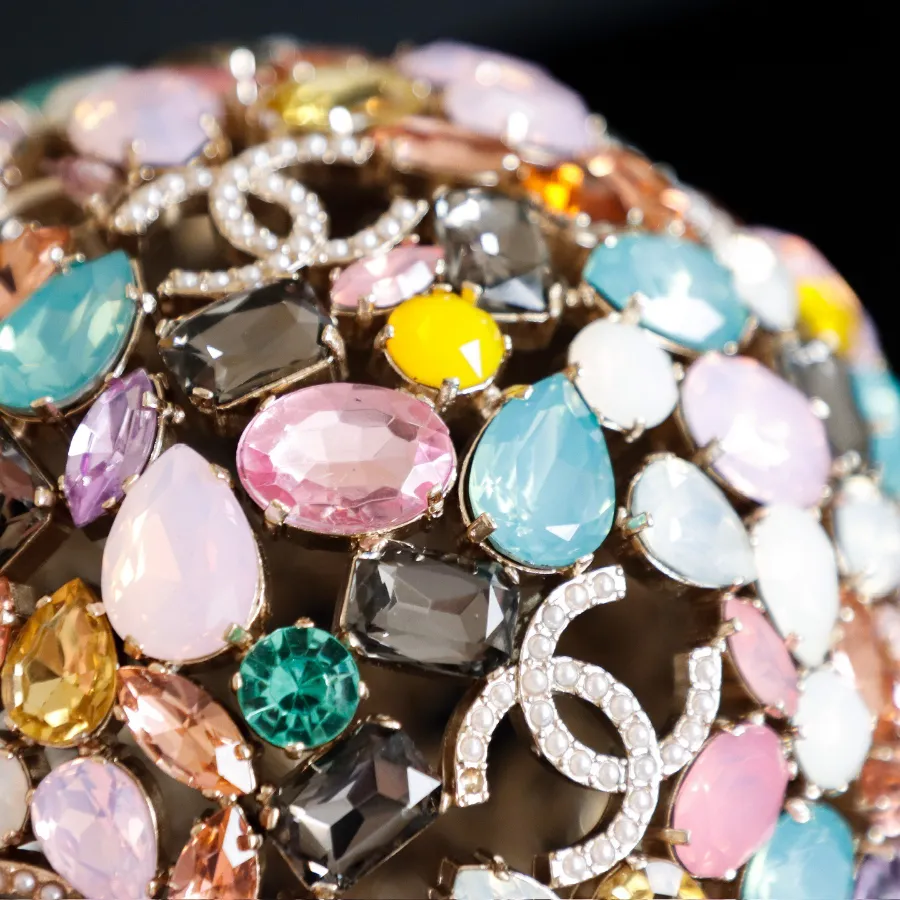 chanel_swarovski_crystal_diamond_ball_clutch_detail_01.jpg