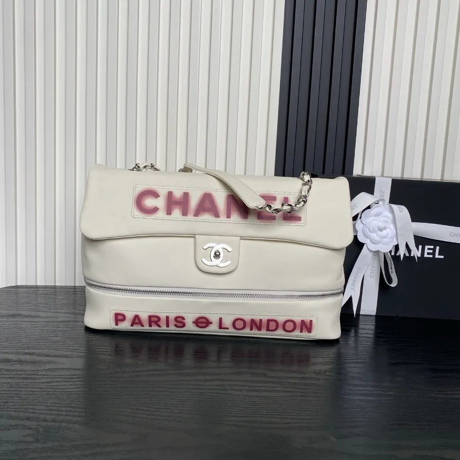 chanel_vintage_paris-london_flap-bag_9902_front.jpg