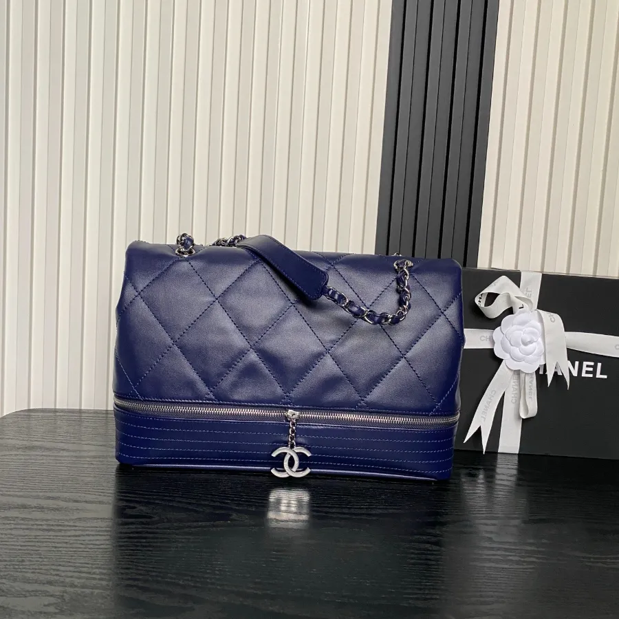 chanel_vintage_paris-london_flap-bag_9902_side.jpg