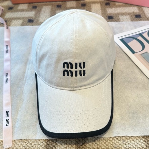 MIU MIU 미우미우 로고 화이트 볼캡