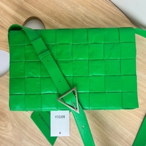 Bottega Veneta 보테가 베네타 2022 카세트백 36cm (2색)