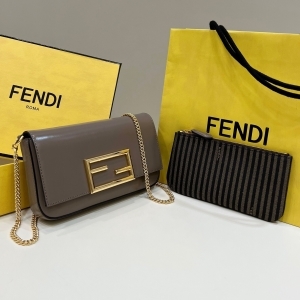 FENDI 펜디 2023 바게트 체인백 22cm (3색)