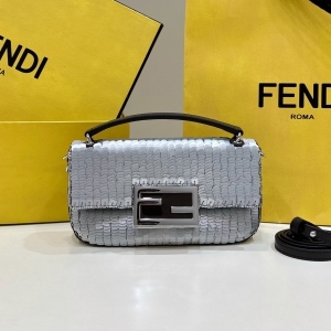 FENDI 펜디 2023 바게트 숄더백 18cm