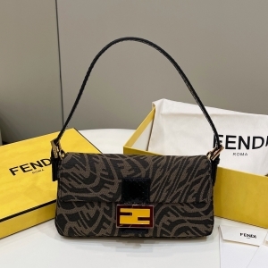 FENDI 펜디 2023 버티고 바게트 숄더백 27cm