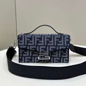 Fendi 펜디 2023 소프트 트렁크 바게트 21.5cm