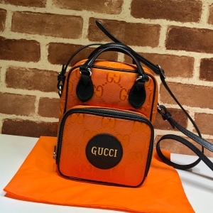 GUCCI 구찌 2023 오프 더 그리드 숄더백 22cm (2색) 625850