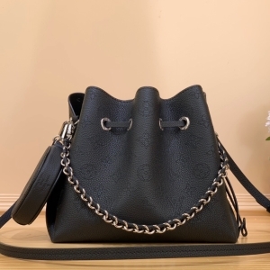 Louis Vuitton 루이비통 2023 벨라 버킷백 22cm M57070