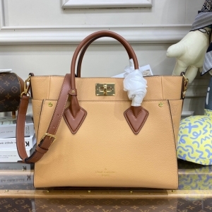 Louis Vuitton 루이비통 2023 온 마이 사이드 토트백 30.5cm M20633