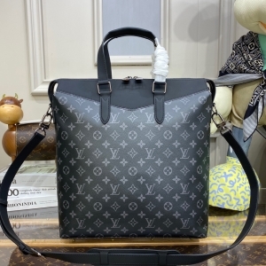 Louis Vuitton 루이비통 2023 익스플로러 토트백 35cm M40567