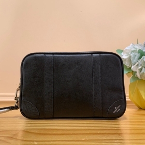 Louis Vuitton 루이비통 2023 포쉐트 카사이 클러치백 25cm M30939