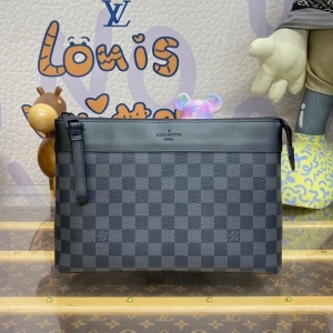 Louis Vuitton 루이비통 2023 포쉐트 보야주 서플 클러치백 32cm