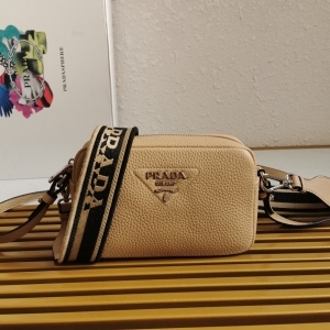 Prada 프라다 2023 레더 숄더백 19cm (3색) 1BH192