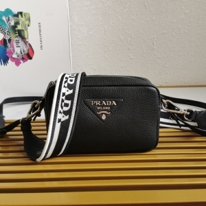 Prada 프라다 2023 레더 숄더백 19cm (2색) 1BH192