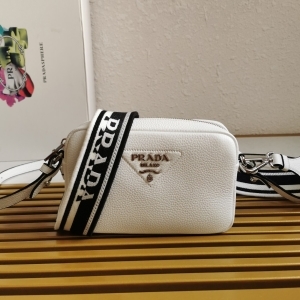 Prada 프라다 2023 레더 숄더백 19cm (2색) 1BH192