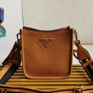 Prada 프라다 2023 레더 미니 숄더백 20cm (2색) 1BH191