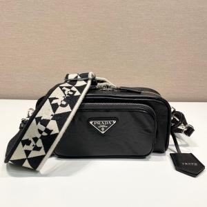 Prada 프라다 2023 멀티 포켓 숄더백 22cm (2색) 1BH198