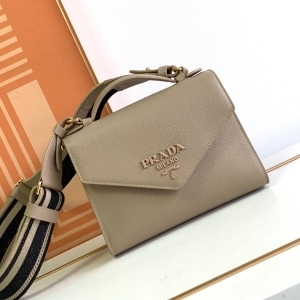 Prada 프라다 2023 모노크롬 사피아노 숄더백 21cm (2색) 1BD317