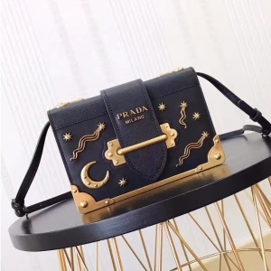 Prada 프라다 2023 카이에 숄더백 18cm 1BH018