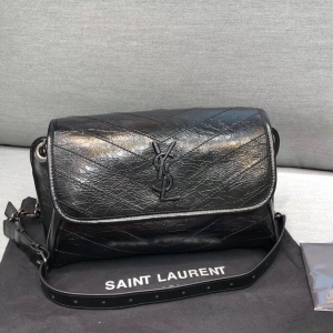 Saint Laurent 생로랑 2023 니키 웨이스트 바디백 28cm (2색) 577124