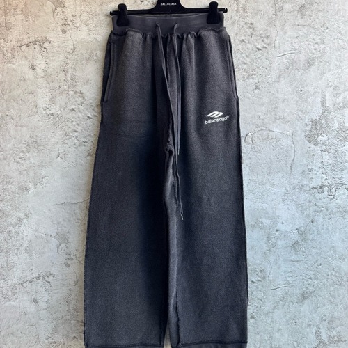 Balenciaga 발렌시아가 BAL3M 워시드 블랙 로고 자수 루즈핏 스웨트팬츠 104397