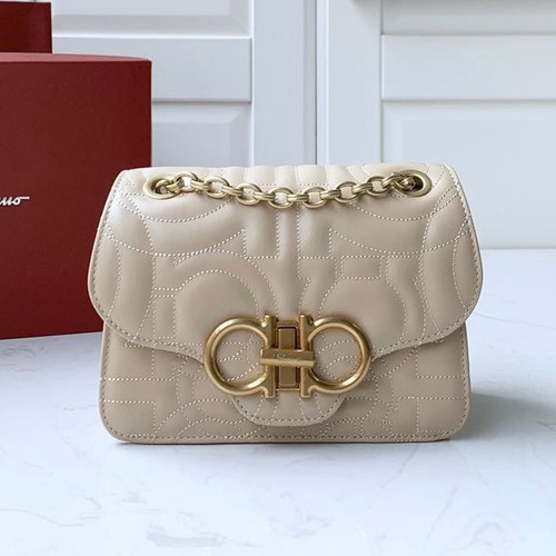 SALVATORE FERRAGAMO 살바토레 페라가모 FW2024 Gancini 퀼팅 가죽 숄더백