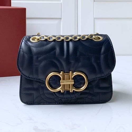 SALVATORE FERRAGAMO 살바토레 페라가모 FW2024 Gancini 퀼팅 가죽 숄더백