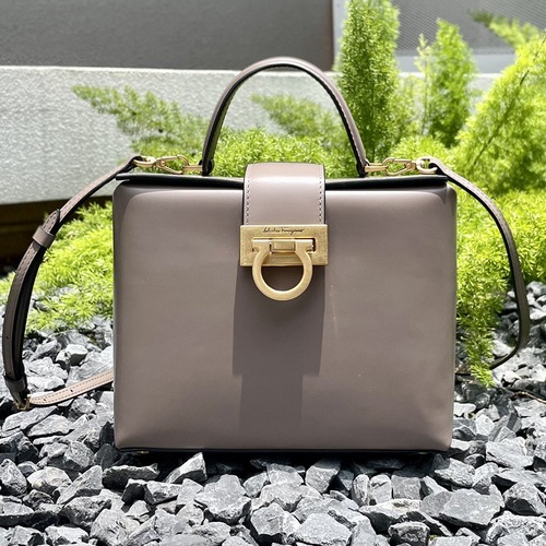 SALVATORE FERRAGAMO 살바토레 페라가모 FW2023 트리폴리오 가방