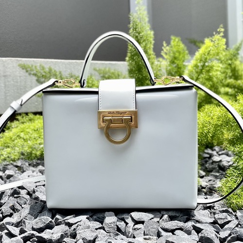SALVATORE FERRAGAMO 살바토레 페라가모 FW2023 트리폴리오 가방