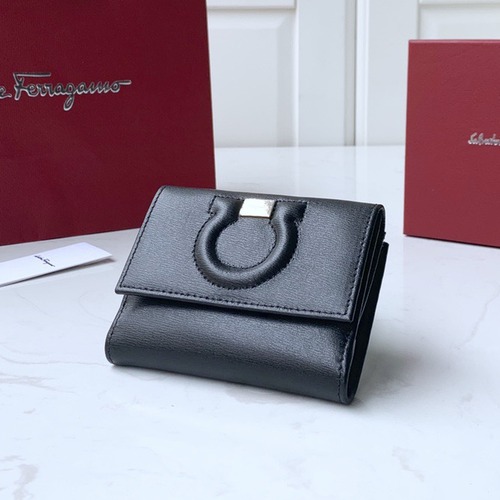 FERRAGAMO 페라가모 FW2023 Gancini 장식 소가죽 삼단 지갑