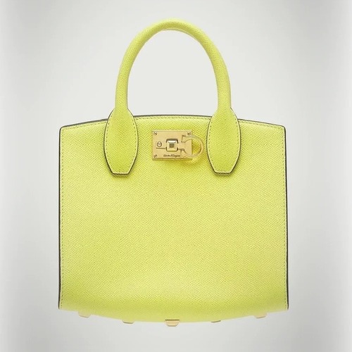 페라가모 FW2023 스튜디오 와인 레드 토트백