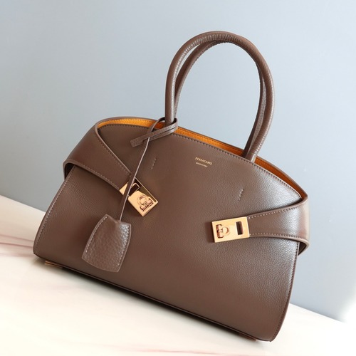 FERRAGAMO 페레가모 FW2023 HUG 나파 가죽 토트백