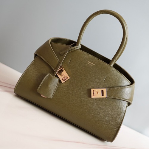 FERRAGAMO 페레가모 FW2023 HUG 나파 가죽 토트백